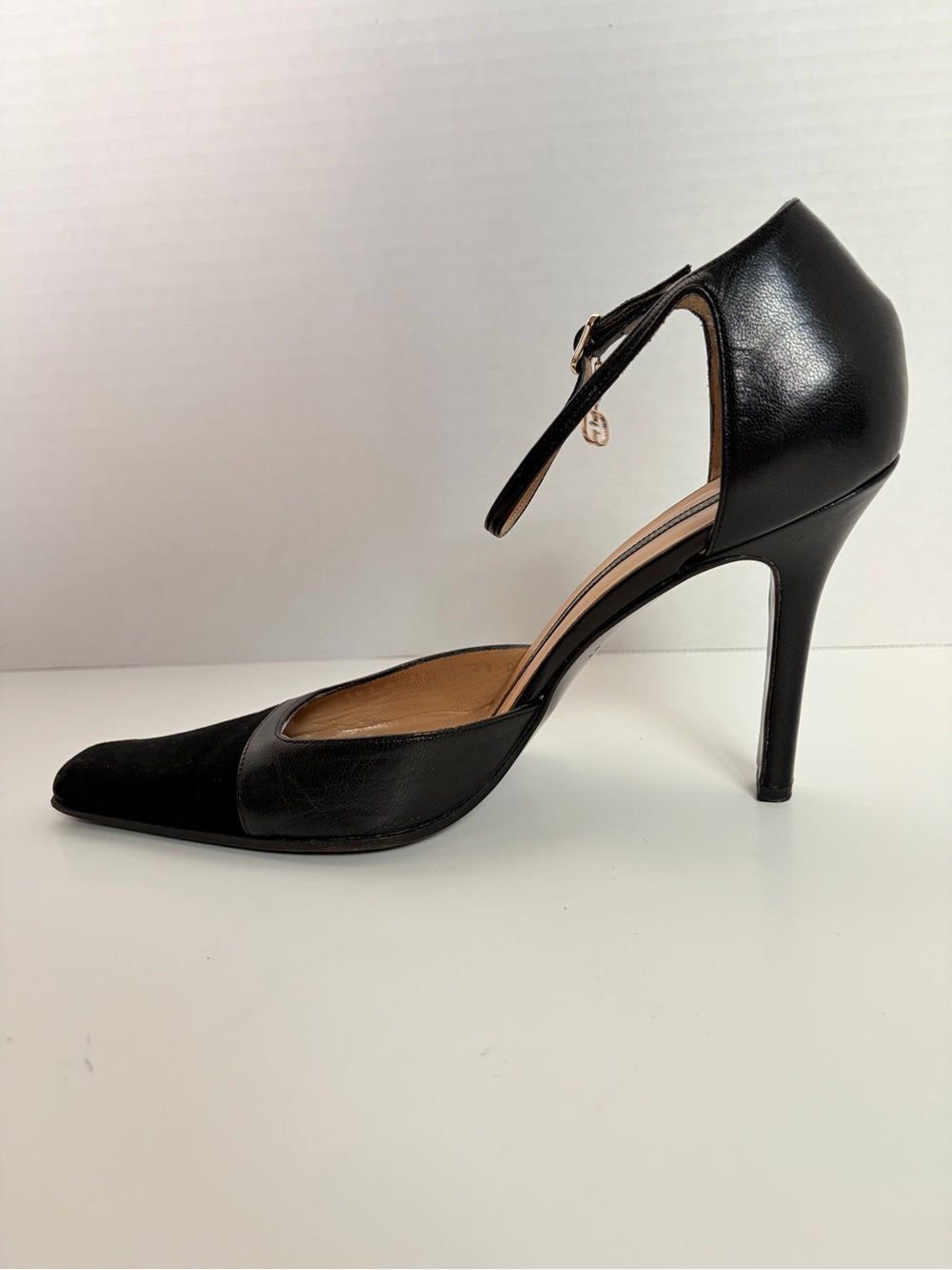 Gucci DOrsay Stiletto Pumps Interlocking GG Ankle Strap Suede Black Size 38.5C - Picture 8 of 15